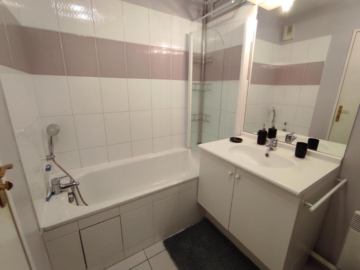 Bord De Seine Apartment Carrieres-sous-Poissy Luaran gambar